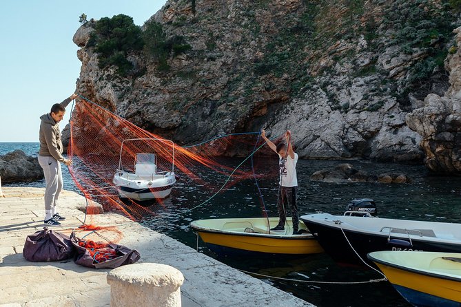 Family Friendly Dubrovnik Private City Tour - Ploče Gate to Stradun: getting the family moving