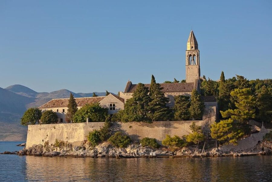 From Dubrovnik: Elaphite Islands Day Trip with Lunch - Unlimited drinks and the social side of the boat