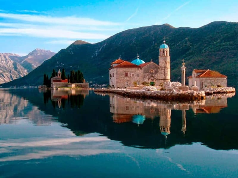 From Dubrovnik: Montenegro Boat Tour from Perast to Kotor - Arriving in Kotor and meeting the local guide