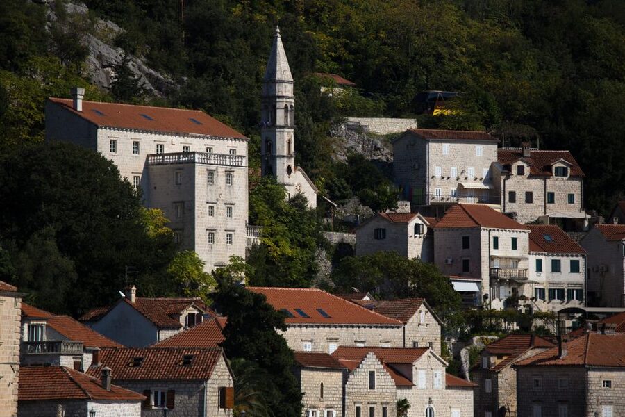From Dubrovnik: Montenegro Highlights Day Tour - Free time in Lepetane before the return journey