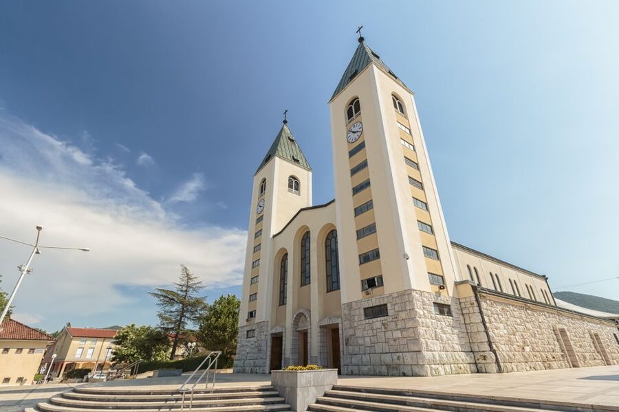 From Dubrovnik: Mostar and Medjugorje Full-Day Tour - Počitelj in 30 minutes: stone walls and a hard choice