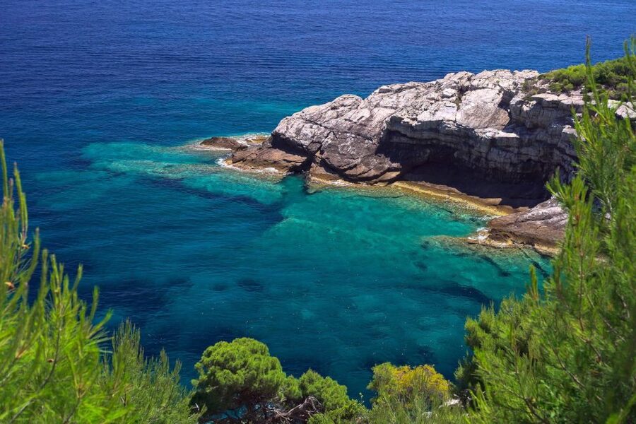 From Dubrovnik: Pvt Speedboat Cruise to Mljet&Sipanska Luka - Crossing Jakljan and Olipa toward Mljet