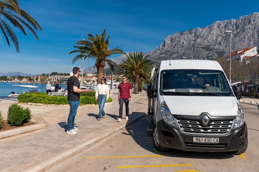 From Makarska : Dubrovnik Guided Tour & Free Time - Entering Dubrovnik Through the Main Entrance