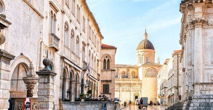 Group tour: Dubrovnik Walking Tour (1h duration, 9:30am, 6pm - Choosing between 9:30 a.m. and 6 p.m.