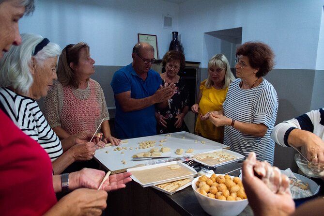 Half-Day Cooking Workshop Gastronomy in Korcula - First course: bruschetti with changing toppings