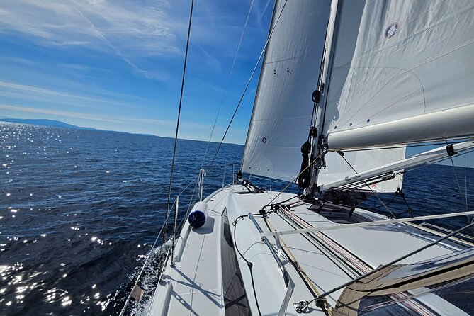 Islands Tour on Luxurious Jeanneau Sun Odyssey - Drinks, snacks, and the extra cost of lunch