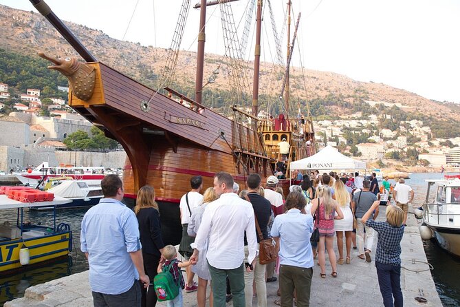 Karaka - The Best Dubrovnik Sunset Cruise (adults only) - The 90-minute route around the Old Town