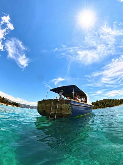 Korčula: Sail Away - tour with traditional craftmanship boat - Gubavac Beach: a longer pause for food and water