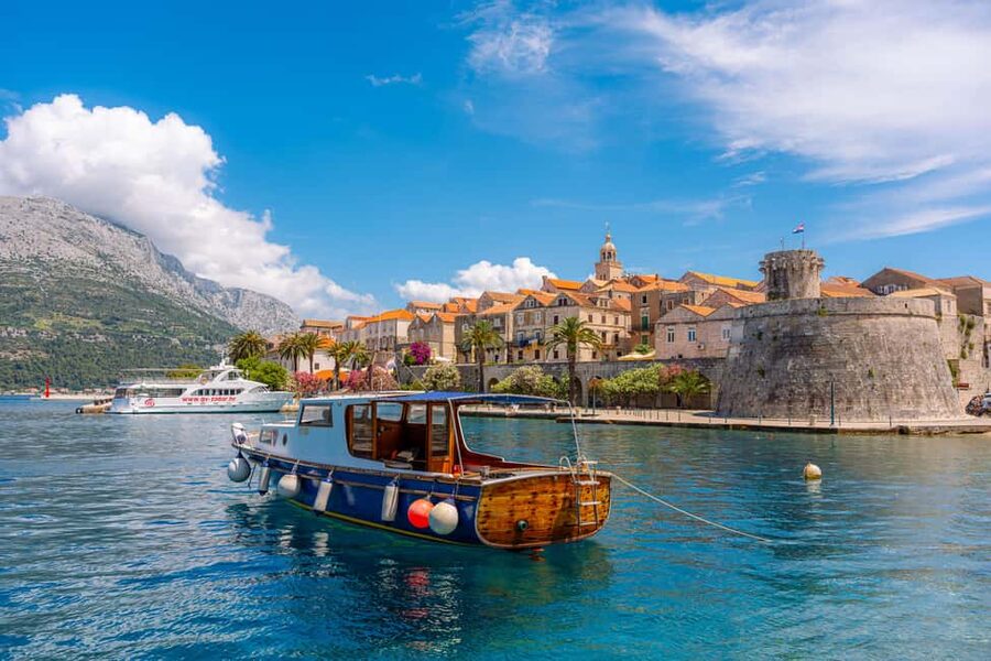 Korčula: Sail Away - tour with traditional craftmanship boat - Leaving from Porto Uš in Korčula Town