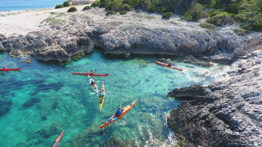 Lumbarda: Half-Day Kayaking and History with Wine delight - GRK wine and Klašun pastries