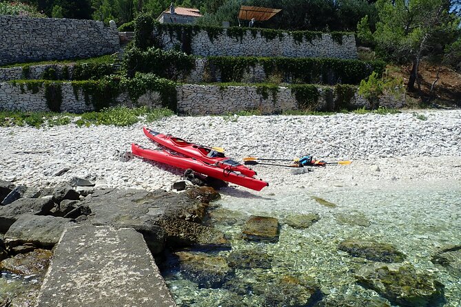 Lumbarda-Sunset Kayaking Experience with picnic: Wine and Sweets - Badija’s monastery and roaming deer