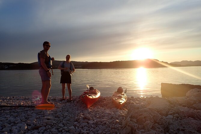 Lumbarda-Sunset Kayaking Experience with picnic: Wine and Sweets - Crossing to Vrnik, the quarry island
