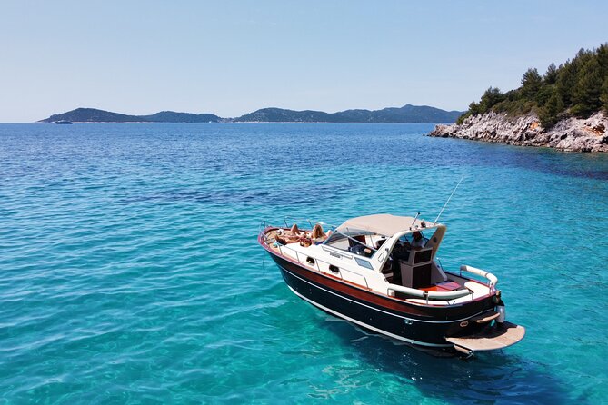 Luxury Elaphite Islands half day Cruise with lunch Apreamare - Lunch at a small local restaurant