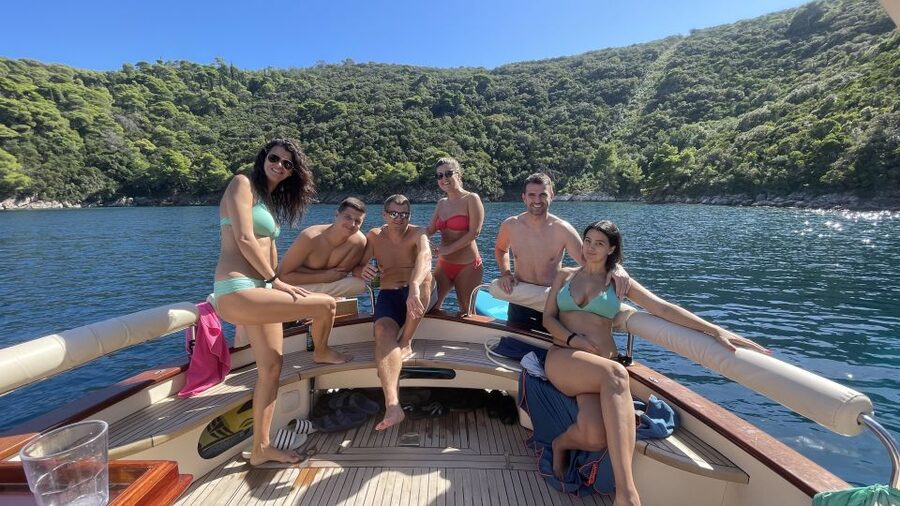 Luxury Private Boat Tour to Elaphiti Islands (4 hours) - Captain Robert’s Role in the Day