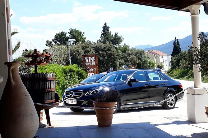 Luxury private transfer: Dubrovnik to Dubrovnik airport - From your accommodation to the airport in 30 to 45 minutes