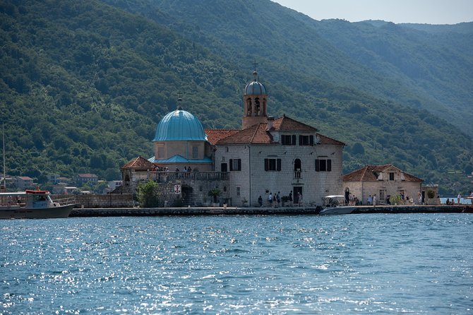 Montenegro: Bay of Kotor Day Trip from Dubrovnik English -Español - Guides, language, and group size