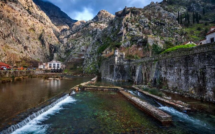 Montenegro & Bosnia 2 Countries in 1 Day Tour from Dubrovnik - Border crossings and timing you should plan around