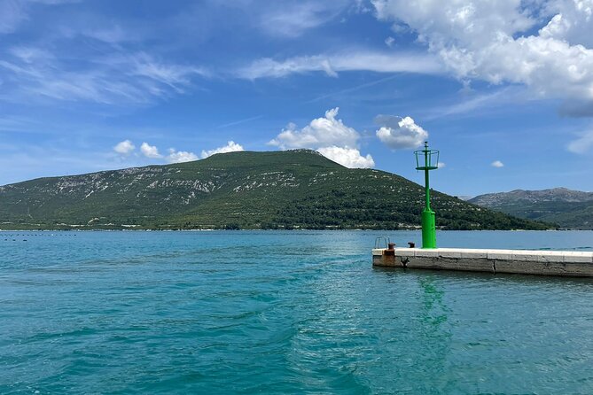 Oysters and mussels tasting with wine in Ston and Pelješac - Ston gives you history before lunch