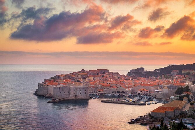 Panorama of the old town ( sunset, game of thrones locations) - Dubrovnik’s walls seen from the water