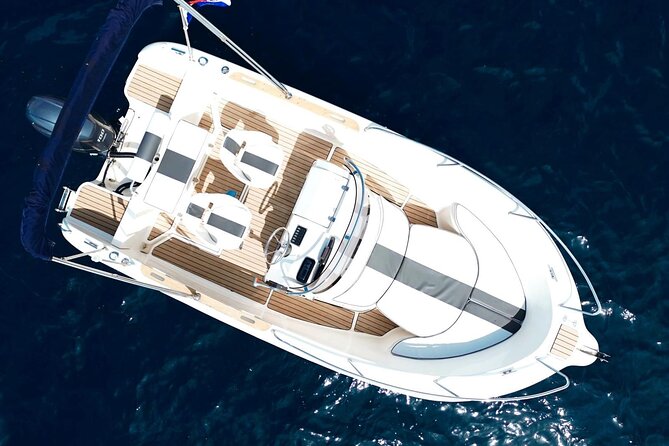 Private boat tour - caves, snorkeling, bays and beaches - Boat size, comfort, and the eight-person limit