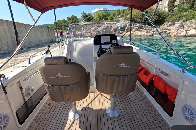 Private luxury speedboat tour-Islands, caves, beaches, snorkeling - Lokrum is an optional choice with a real tradeoff