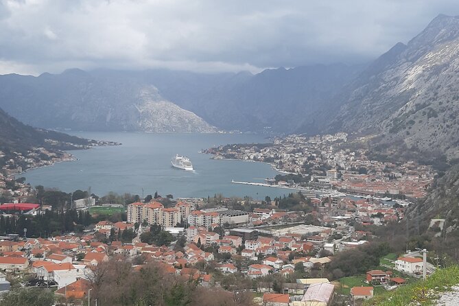 Private Panorama, Cavtat and Dubrovnik City Tour - Luža Square and the city’s key buildings
