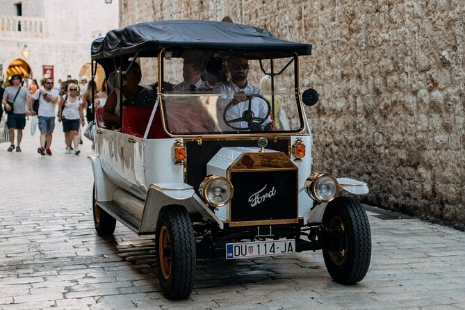 Private Sightseeing Tour in Dubrovnik with a Classic Old Car - War memorials add modern Croatian context