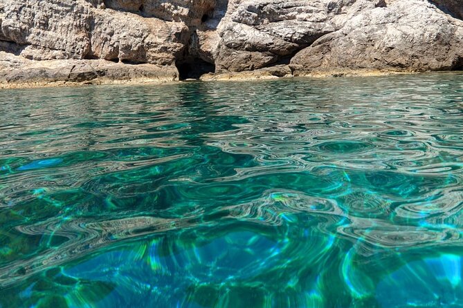 Private Speedboat Tour- Blue cave, sandy beaches and snorkelling - Lokrum is an optional tradeoff