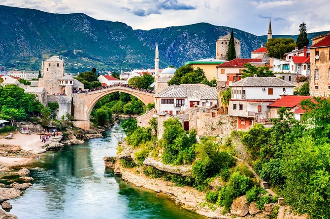 Private Tour in Mostar, Bosnia and Herzegovina - The border crossing can shape your day