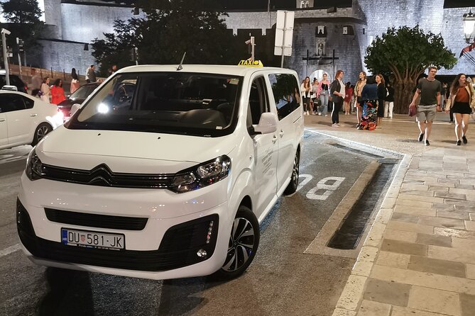 Private Transfer by 8 seats van from and to Dubrovnik Airport - A private ride that removes the airport guesswork