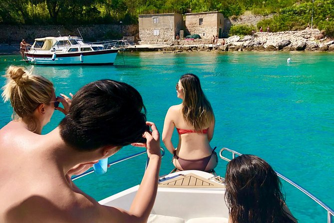 Sail, see, stop, photograph (4 hours) - Drinks, equipment, and what you still need to bring