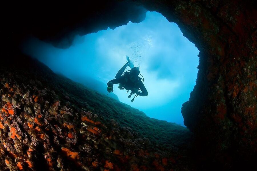 Scuba Diving in Dubrovnik: 1 Dive for Certified Divers - Taranto, a short trip from the center