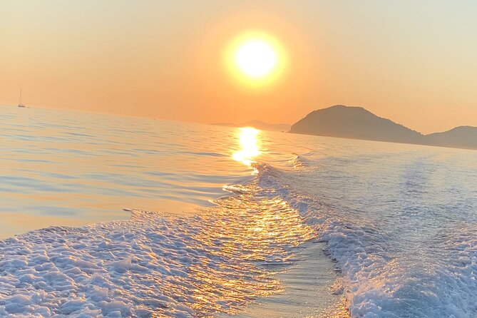Sunset Tour–A Sunset That Isn’t Stuck in Front of the Old Town - The Sunset Toast Near Lokrum