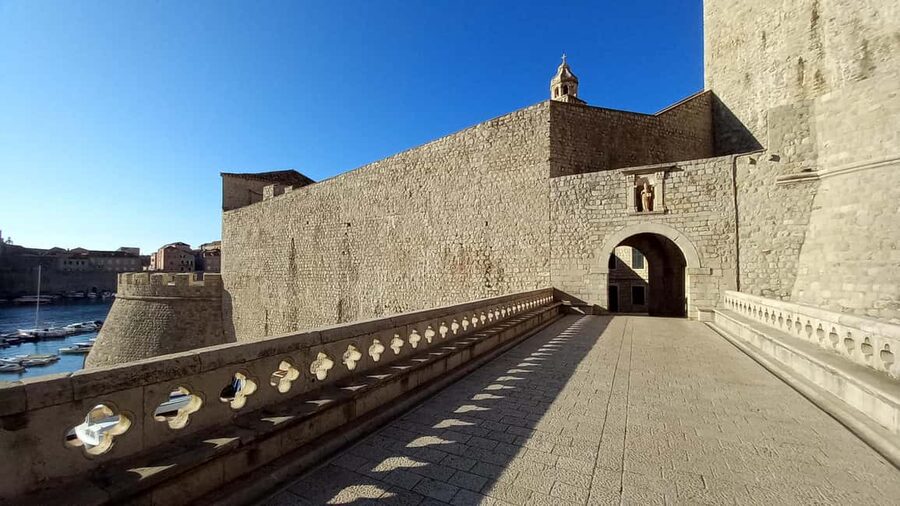 Sunset Wall Walk: 75-Minute Guided Tour & Free Exploration - Why this north-guided, south-independent format works