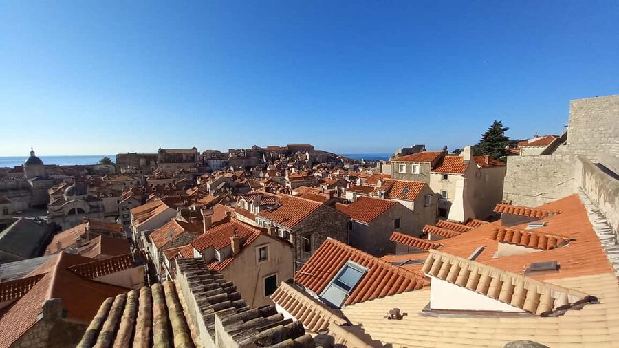 Sunset Wall Walk: 75-Minute Guided Tour & Free Exploration - Meeting at Ploče Gate and reaching the walls