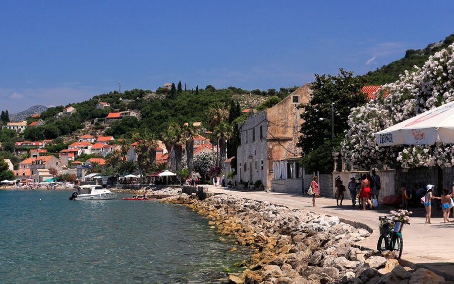 Three Island Boat Tour With Lunch - Finding the blue boat Emili at 08:45