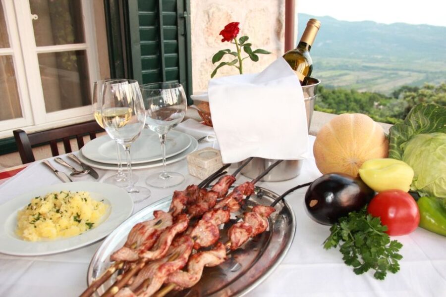 Traditional Dalmatian Cooking Class from Dubrovnik - Welcome drinks and the rhythm of the estate