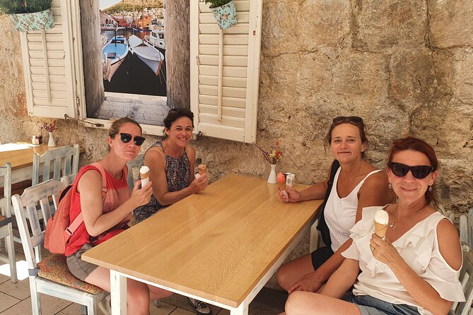 Wine, food and olive oil by PhD student - What the small group and timing mean